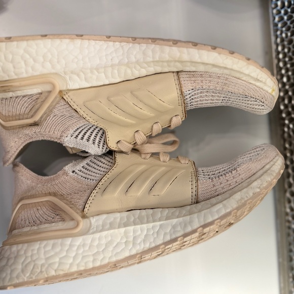 Adidas Ultraboosts Size 36 / Women’s 6 Cream & White - Picture 5 of 7